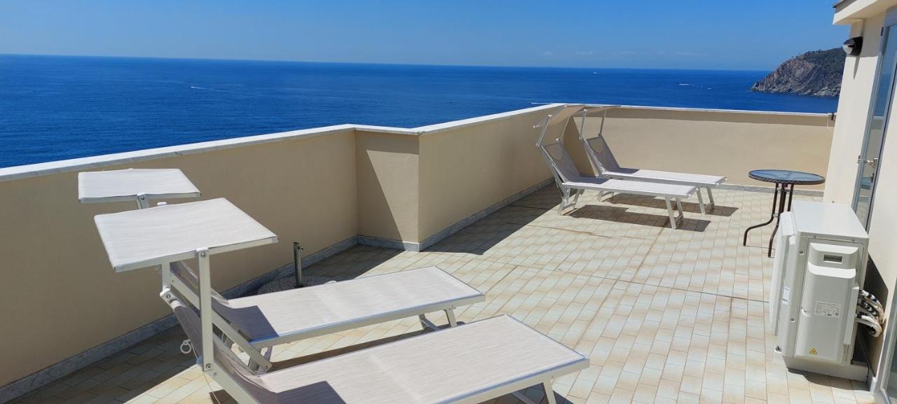 Appartamenti Enrica With Amazing View Монеглия Екстериор снимка