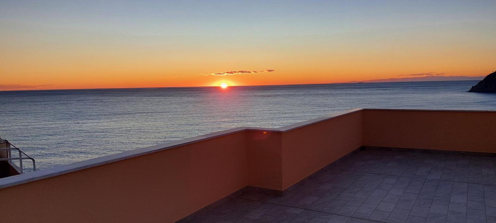 Appartamenti Enrica With Amazing View Монеглия Екстериор снимка