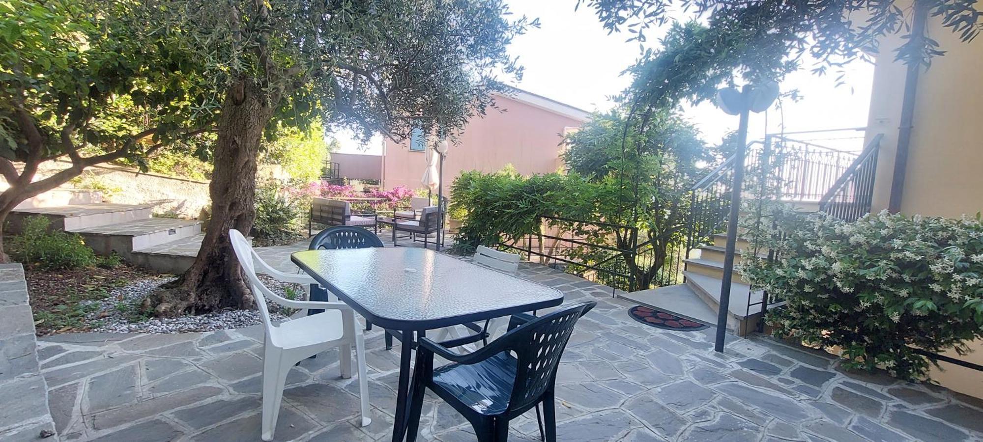Appartamenti Enrica With Amazing View Монеглия Екстериор снимка