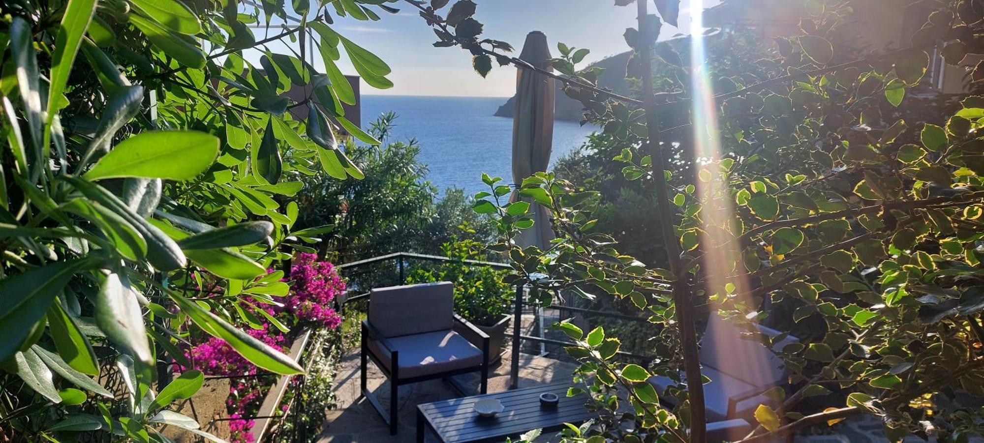 Appartamenti Enrica With Amazing View Монеглия Екстериор снимка