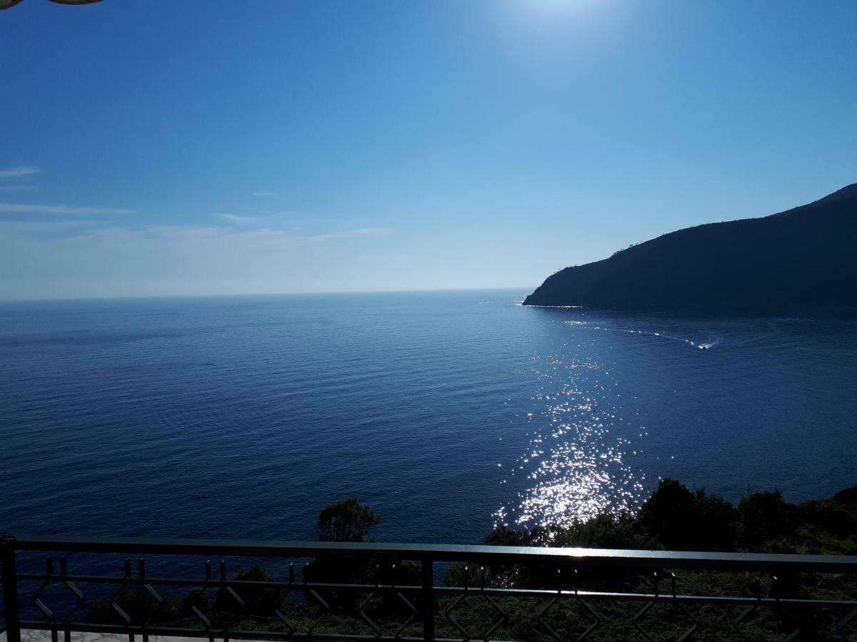 Appartamenti Enrica With Amazing View Монеглия Екстериор снимка