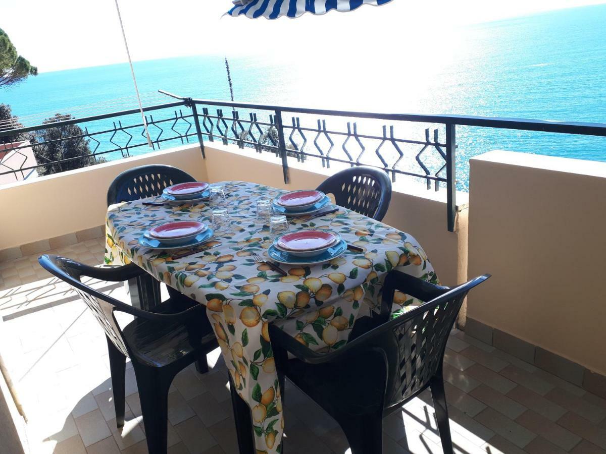 Appartamenti Enrica With Amazing View Монеглия Екстериор снимка