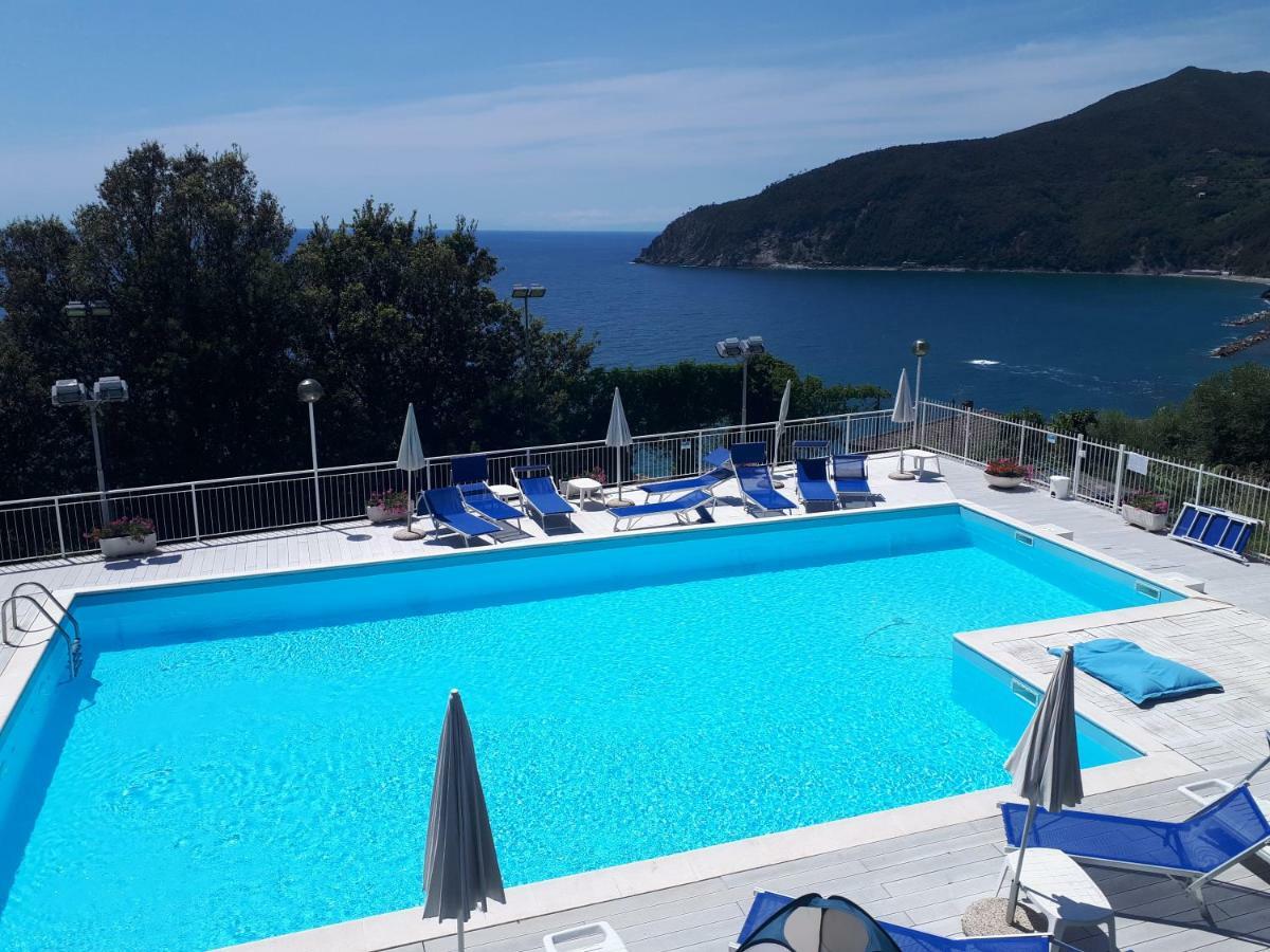 Appartamenti Enrica With Amazing View Монеглия Екстериор снимка