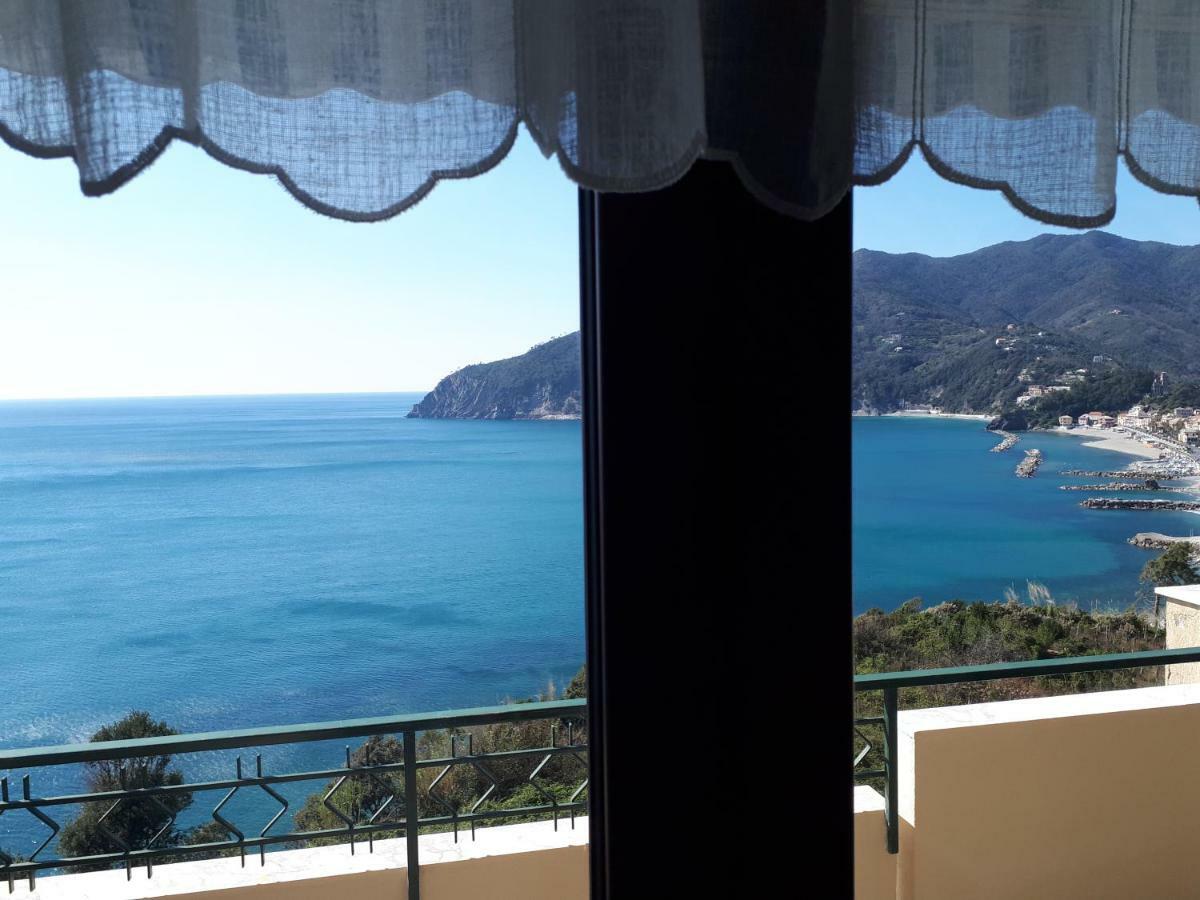 Appartamenti Enrica With Amazing View Монеглия Екстериор снимка