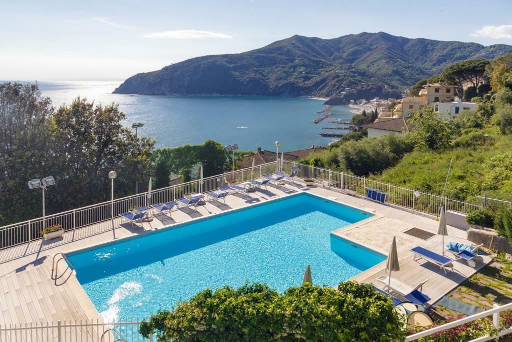 Appartamenti Enrica With Amazing View Монеглия Екстериор снимка