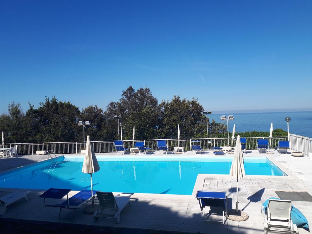 Appartamenti Enrica With Amazing View Монеглия Екстериор снимка